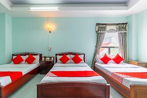 Super OYO 266 Golden Gate