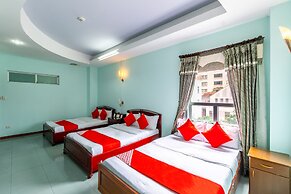 Super OYO 266 Golden Gate