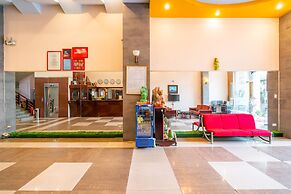 Super OYO 266 Golden Gate