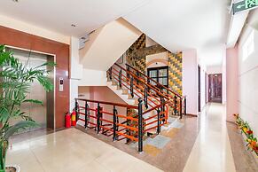 Super OYO 266 Golden Gate