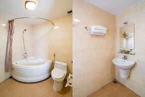 Super OYO 266 Golden Gate