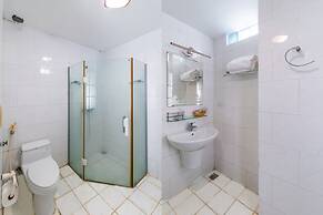 Super OYO 266 Golden Gate