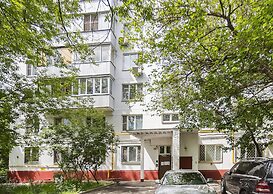 Apartment on Tryokhgorny Val 3