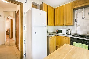 Apartment on Tryokhgorny Val 3