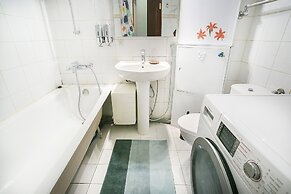 Apartment on Tryokhgorny Val 3