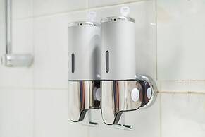 Apartment on Tryokhgorny Val 3