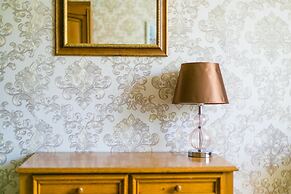 Apartment on Tryokhgorny Val