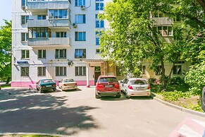 Apartment on Tryokhgorny Val