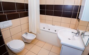 Apart holiday Tania Mamaia