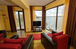 Apart holiday Tania Mamaia