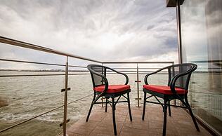 Apart holiday Tania Mamaia