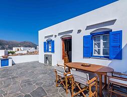 Spacious 2 Bedroom House with Fantastic Yard