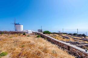 Spacious 2 Bedroom House with Fantastic Yard