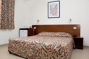 Ginot Yam Hotel