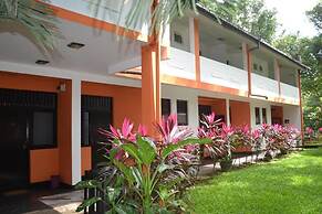 Wood Side Tour Inn