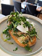 La Maison de Ville - bed & bistro