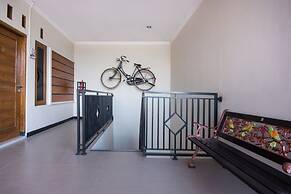 Super OYO 1226 Al Abror Homestay