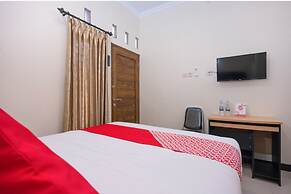 Super OYO 1226 Al Abror Homestay