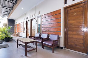 Super OYO 1226 Al Abror Homestay