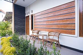 Super OYO 1226 Al Abror Homestay