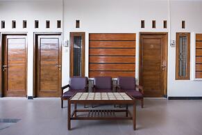 Super OYO 1226 Al Abror Homestay