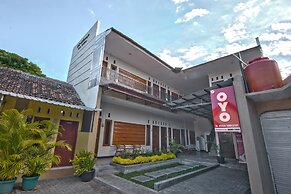 Super OYO 1226 Al Abror Homestay