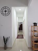 Executive Seaview at Icon Residence