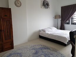 Executive Seaview at Icon Residence