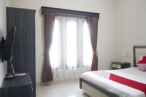 OYO 1283 Guest House Loemajan