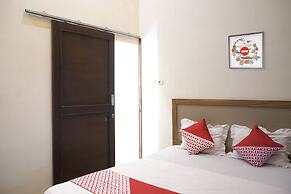 OYO 1283 Guest House Loemajan