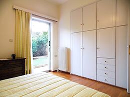 Glyfada Spacious Apartment Garden
