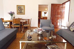 Glyfada Spacious Apartment Garden