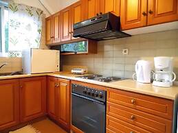 Glyfada Spacious Apartment Garden