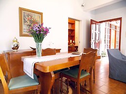 Glyfada Spacious Apartment Garden