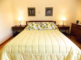 Glyfada Spacious Apartment Garden