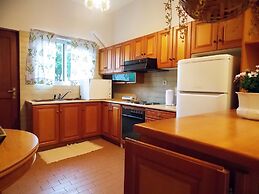 Glyfada Spacious Apartment Garden