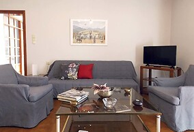 Glyfada Spacious Apartment Garden