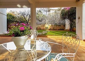 Glyfada Spacious Apartment Garden