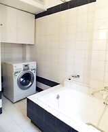 Glyfada Spacious Apartment Garden