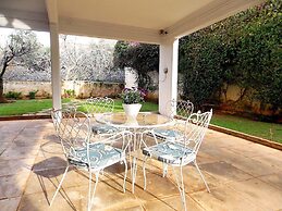 Glyfada Spacious Apartment Garden