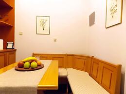 Glyfada Spacious Apartment Garden