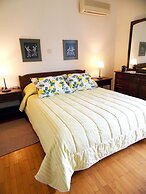 Glyfada Spacious Apartment Garden