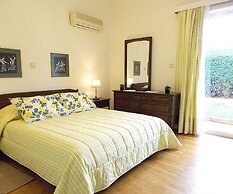 Glyfada Spacious Apartment Garden