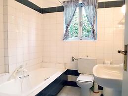 Glyfada Spacious Apartment Garden