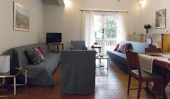 Glyfada Spacious Apartment Garden