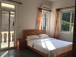 37 Garden Guesthouse Riverside Villa