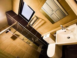 Legoland D'Pristine Apartment by TGP