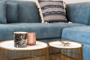 Square Apartment - LoftAffair