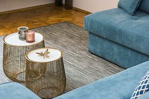 Square Apartment - LoftAffair