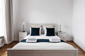 Square Apartment - LoftAffair